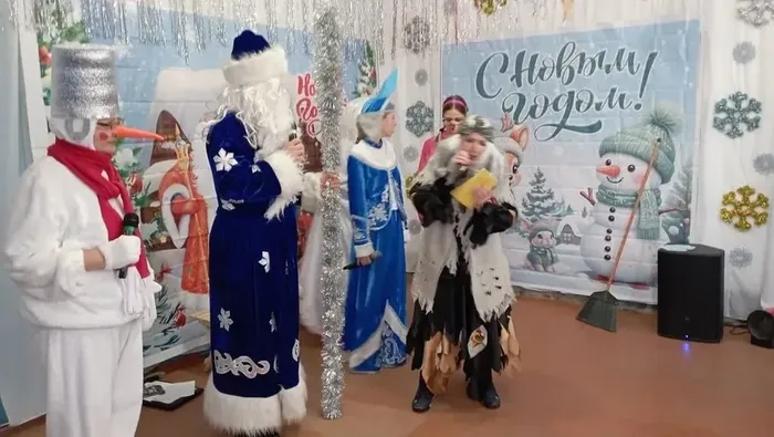 Приключение у новогодней ёлки