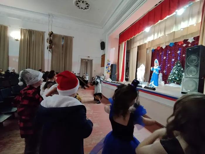 Приключения на новогодней ёлке