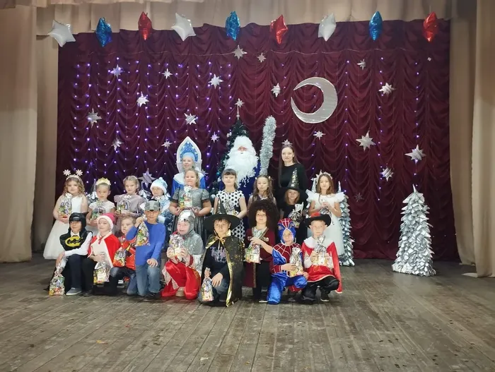 Приключения у новогодней ёлки