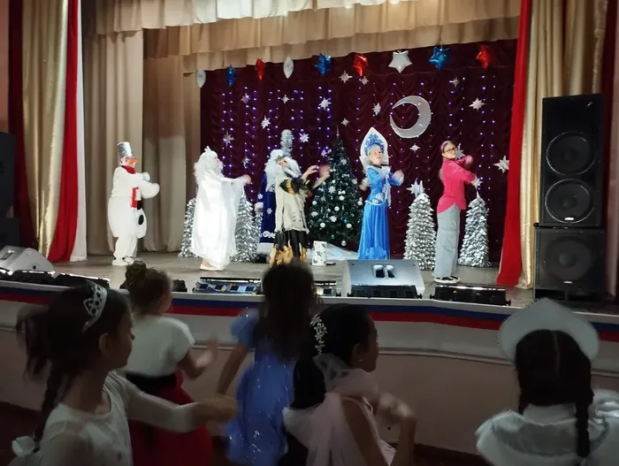 Приключения у новогодней ёлки