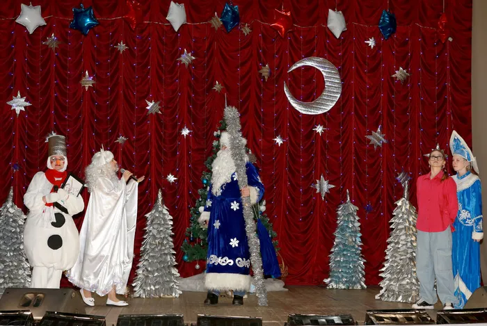 Приключения у новогодней ёлки