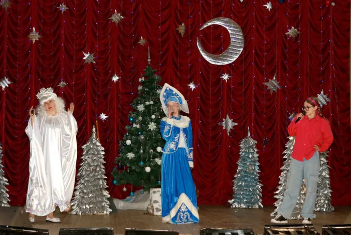 Приключения у новогодней ёлки