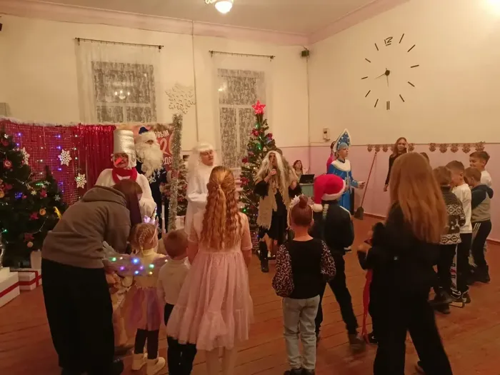 Приключение у новогодней ёлки