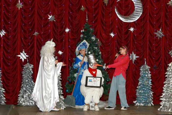 Приключения у новогодней ёлки