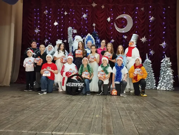 Приключения у новогодней ёлки