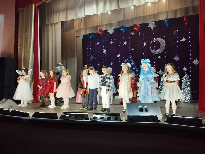 Приключения у новогодней ёлки