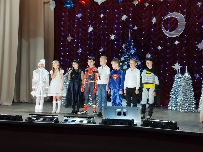 Приключения у новогодней ёлки