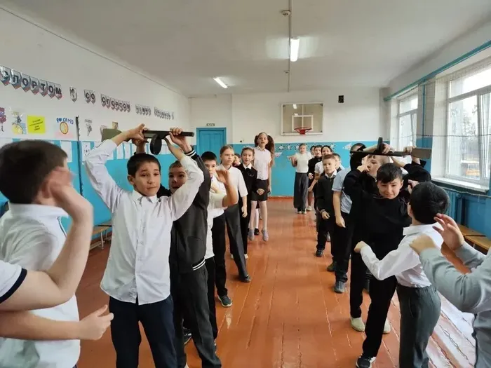 Мальчишки, вперёд!