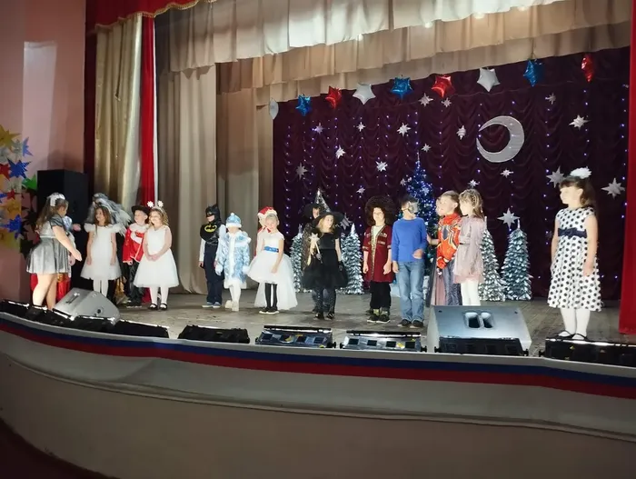 Приключения у новогодней ёлки