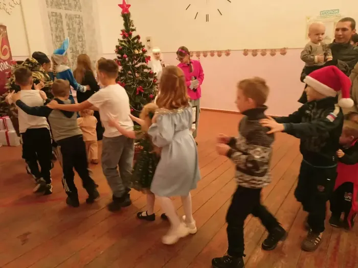 Приключение у новогодней ёлки