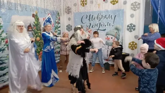 Приключение у новогодней ёлки