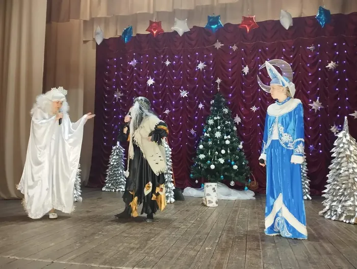 Приключения у новогодней ёлки