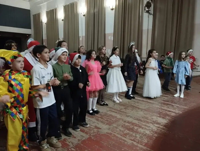 Приключения у новогодней ёлки