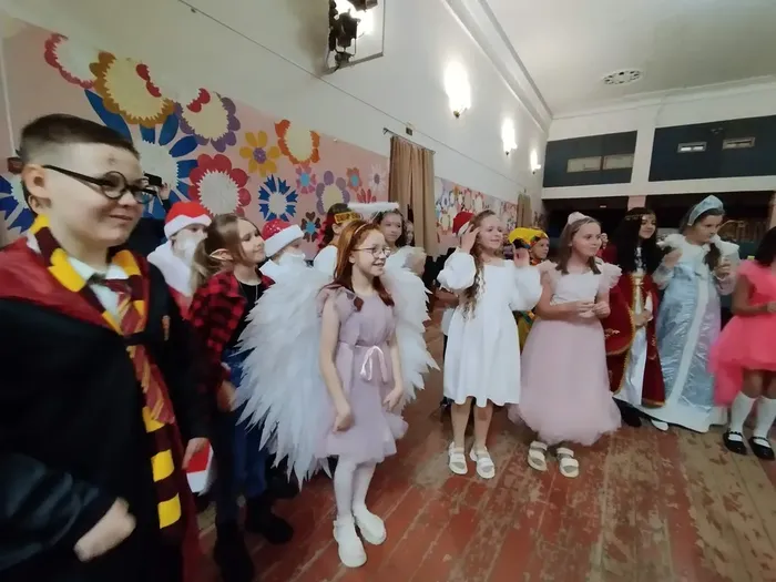 Приключения у новогодней ёлки