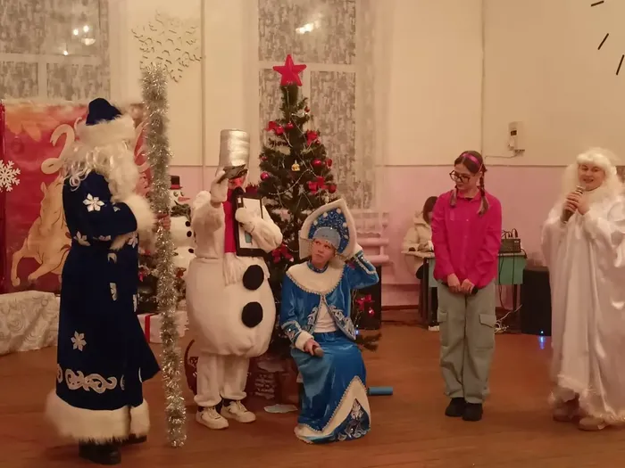 Приключение у новогодней ёлки