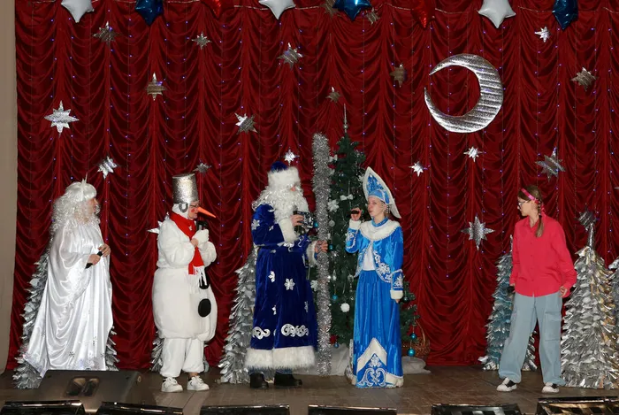 Приключения у новогодней ёлки