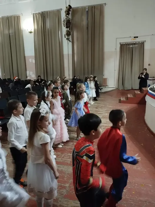 Приключения у новогодней ёлки