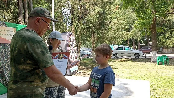 В строй военный встать готовы