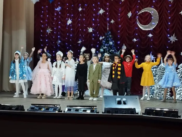 Приключения у новогодней ёлки