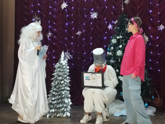 Приключения у новогодней ёлки