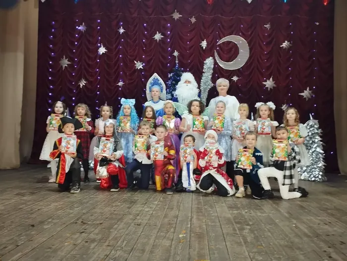 Приключения у новогодней ёлки