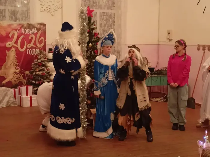 Приключение у новогодней ёлки