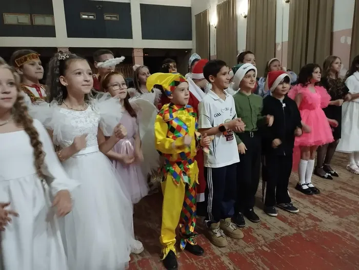 Приключения у новогодней ёлки