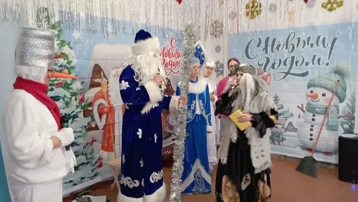 Приключение у новогодней ёлки