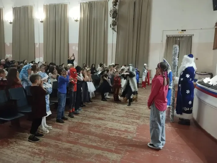 Приключения у новогодней ёлки