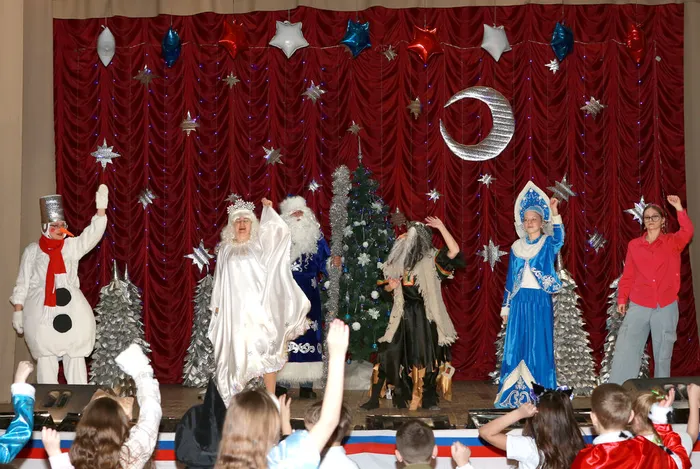 Приключения у новогодней ёлки