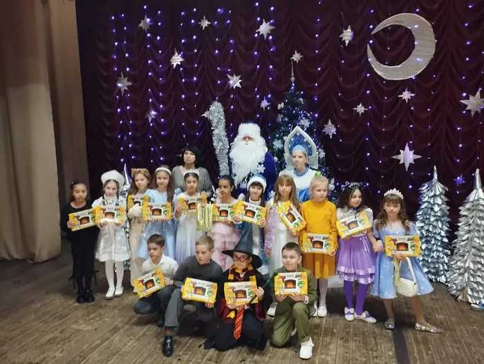 Приключения у новогодней ёлки