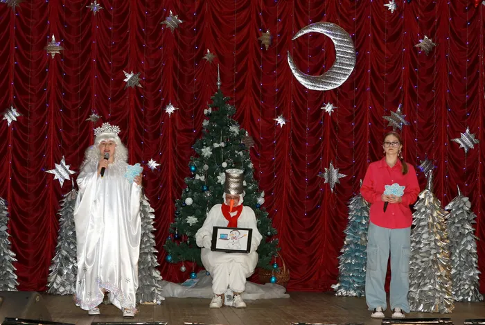 Приключения у новогодней ёлки