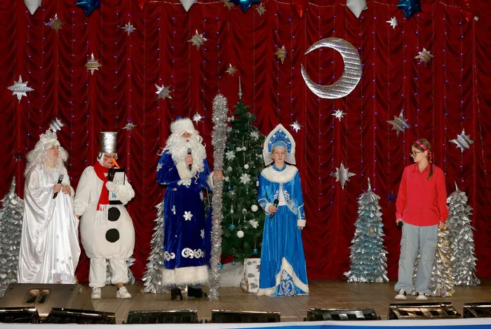 Приключения у новогодней ёлки