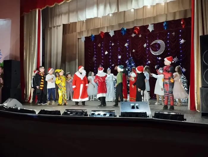 Приключения у новогодней ёлки