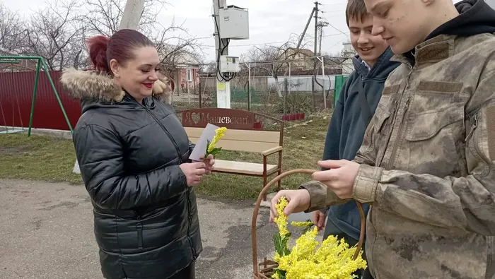 Дарите женщинам цветы